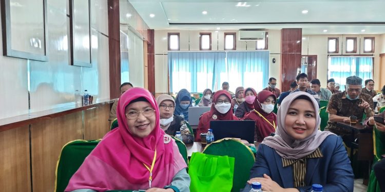 Ibu Drs. Hj. Syamsuyurnita, M.Pd. dan Para Dosen FKIP UMSU Mengikuti International Conference di Sorong