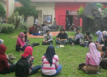 Menumbuhkembangkan Bakat Seni Mahasiswa melalui Pelatihan Sastra