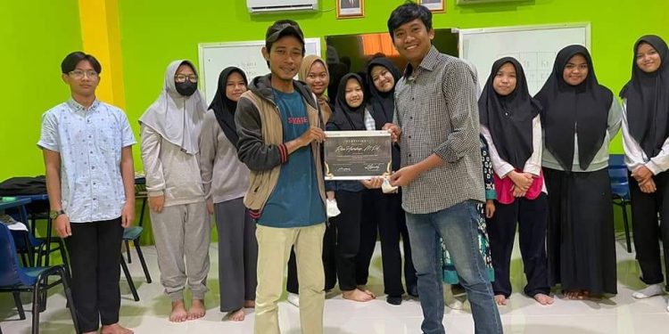 Menumbuhkembangkan Bakat Seni Mahasiswa melalui Pelatihan Sastra