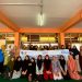 Dosen dan Mahasiswa Prodi Pendidikan Bahasa Indonesia FKIP UMSU Melaksanakan PKPM “Pelatihan Membuat Hiasan Bunga”